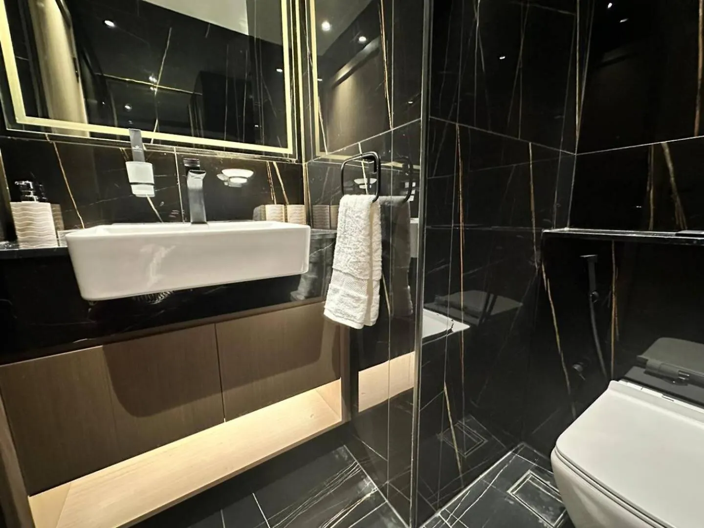 Stunning Brand New 1-Bedroom Apartment In Jvc Dubai 0*,